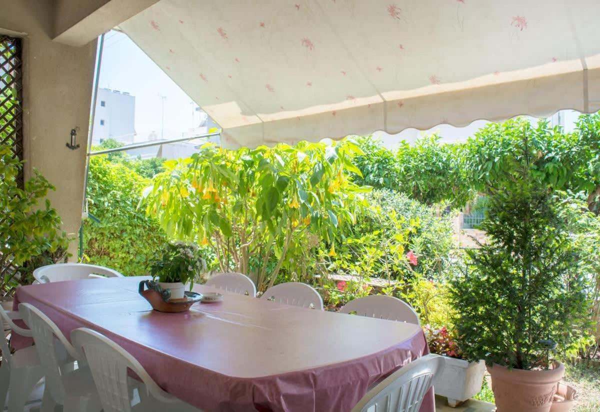 Family Apt With Garden Next To The Sea Athen Exterior foto
